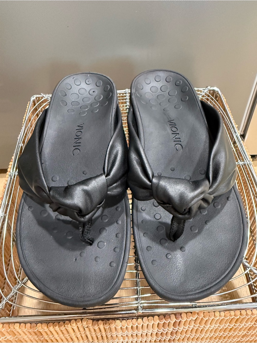 Vionic Rosalind Black Leather Knotted Thong Sandals 7.5 Wide